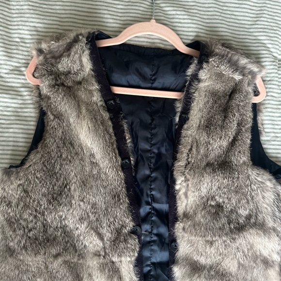 Faux Fur Vest in Taupe Gray - Picture 5 of 6